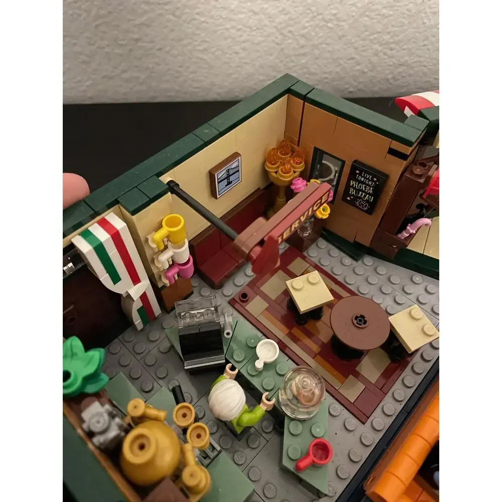 LEGO Ideas Central Perk 21319 Friends TV Series Set Minifigs Display READ DESC